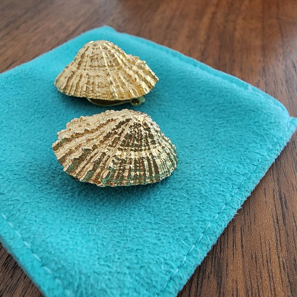 Vintage David Hill Gold-tone Clip-on Earrings